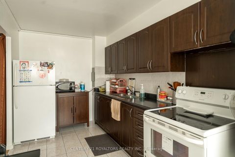 Photo 9 at 906 - 725 Don Mill Road, Flemingdon Park, Toronto