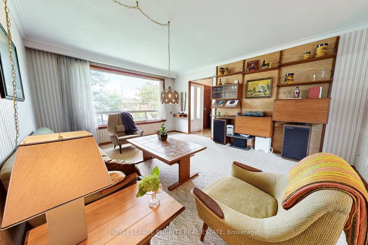 Photo 3 at 26 Richland Crescent, West Deane, Toronto