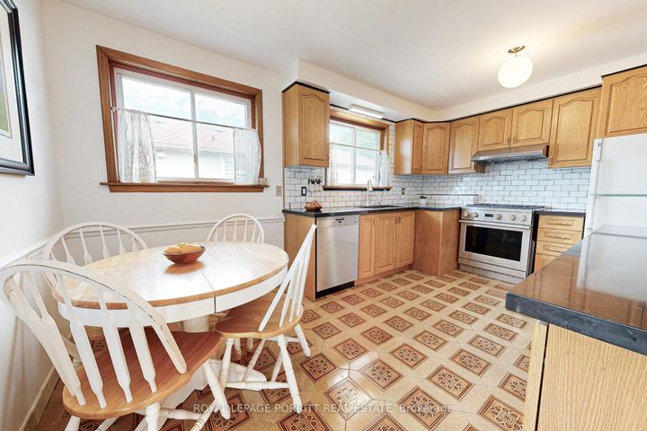 Photo 12 at 26 Richland Crescent, West Deane, Toronto
