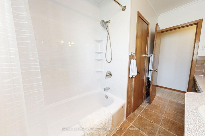 Photo 14 at 26 Richland Crescent, West Deane, Toronto