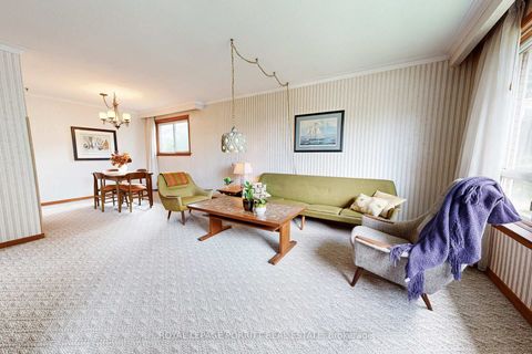 Photo 2 at 26 Richland Crescent, West Deane, Toronto