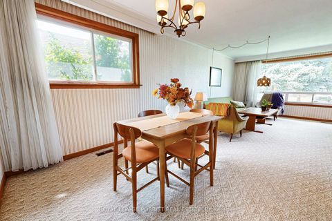 Photo 6 at 26 Richland Crescent, West Deane, Toronto