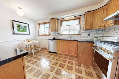 Photo 7 at 26 Richland Crescent, West Deane, Toronto