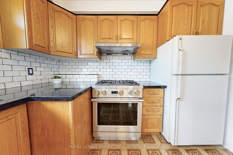 Photo 9 at 26 Richland Crescent, West Deane, Toronto