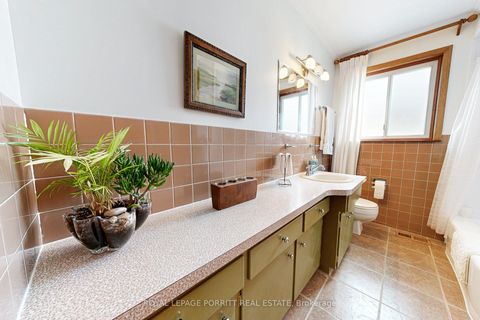 Photo 13 at 26 Richland Crescent, West Deane, Toronto