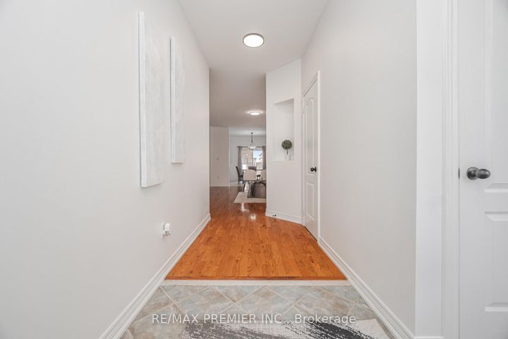 Photo 4 at 38 Ozner Crescent, Vellore Village, Vaughan