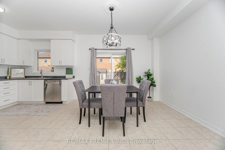 Photo 8 at 38 Ozner Crescent, Vellore Village, Vaughan
