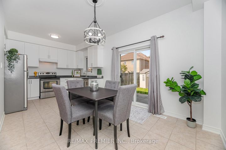 Photo 9 at 38 Ozner Crescent, Vellore Village, Vaughan