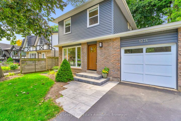 Photo 2 at 1274 Richards Crescent, CP College Park, Oakville
