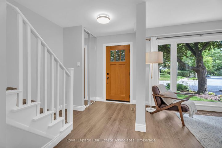 Photo 4 at 1274 Richards Crescent, CP College Park, Oakville