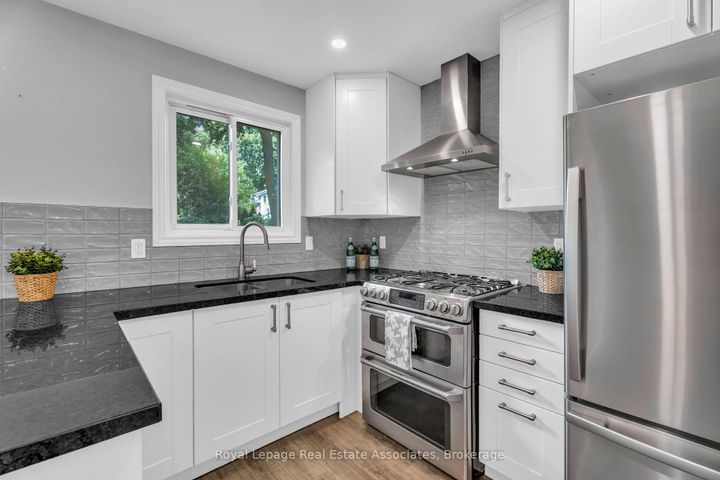 Photo 13 at 1274 Richards Crescent, CP College Park, Oakville