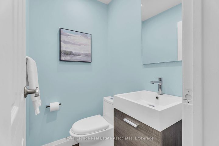 Photo 16 at 1274 Richards Crescent, CP College Park, Oakville