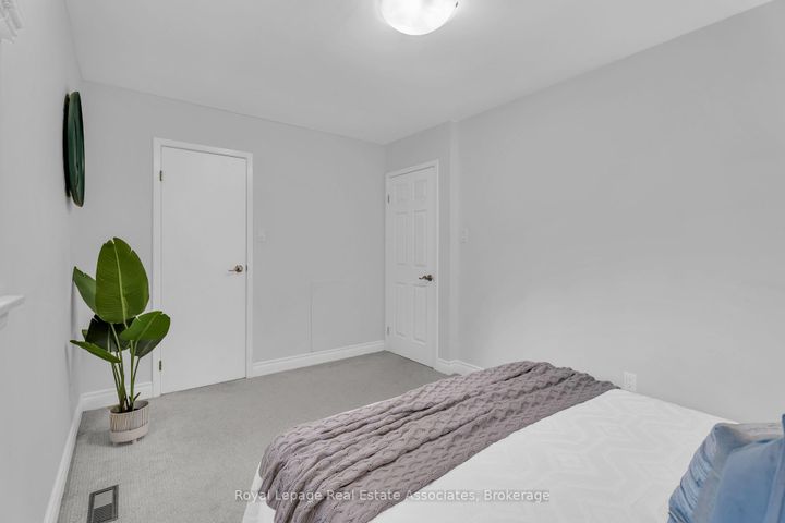 Photo 20 at 1274 Richards Crescent, CP College Park, Oakville