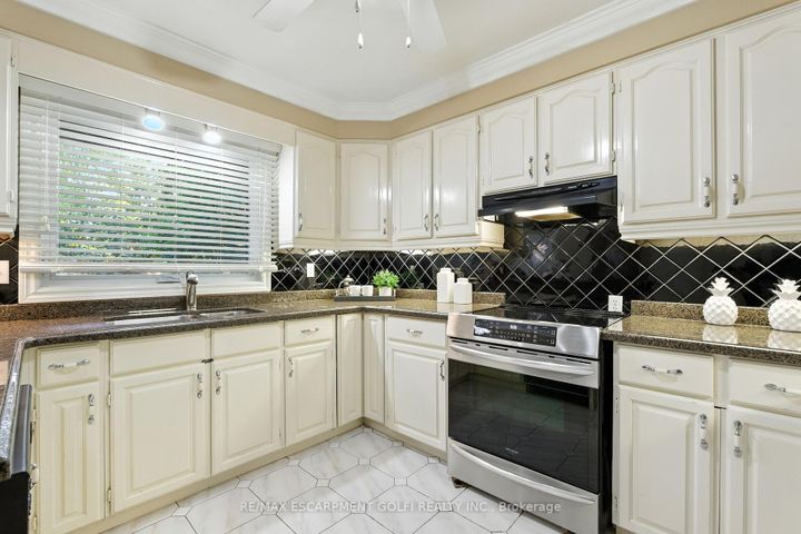Photo 14 at 6 Renata Court, Cootes Paradise, Hamilton