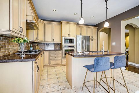 Photo 17 at 42 Donzi Lane, Patterson, Vaughan