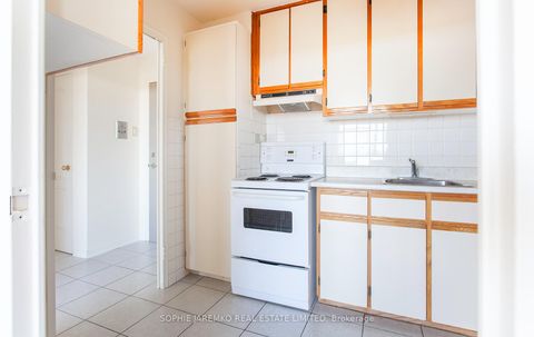 Photo 13 at 814 - 580 Christie Street, Wychwood, Toronto
