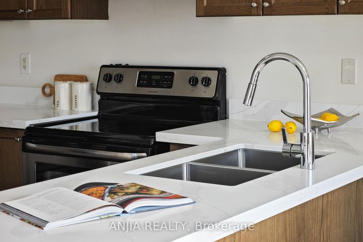 Photo 17 at 9964 Mccowan Road, Berczy, Markham