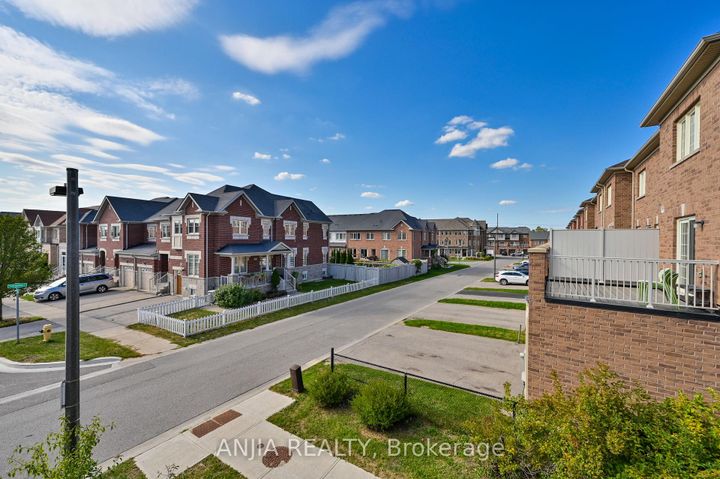 Photo 37 at 9964 Mccowan Road, Berczy, Markham