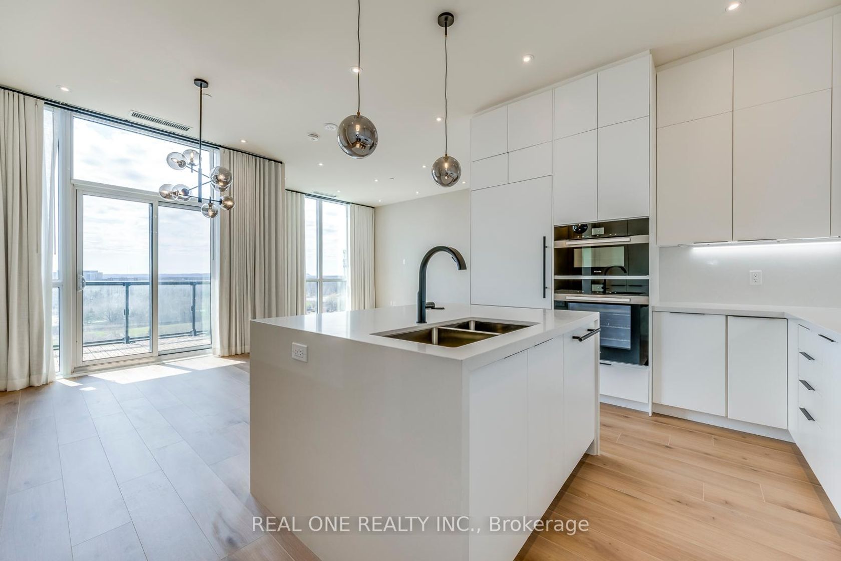 815 - 509 Dundas Street W, GO Glenorchy, Oakville 