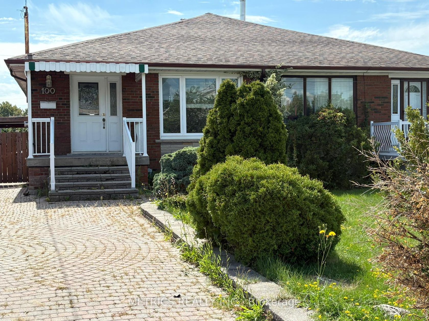 100 Snowood Court, Jane Heights, Toronto 