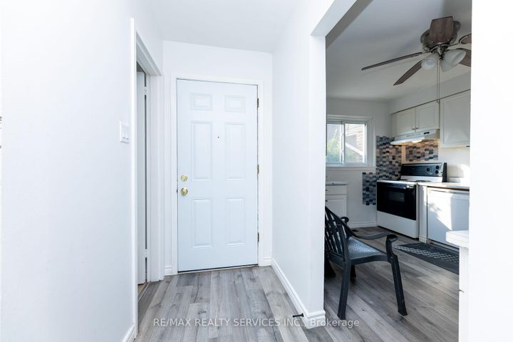 Photo 5 at Unit 3 - 1306 Guelph Line, Mountainside, Burlington