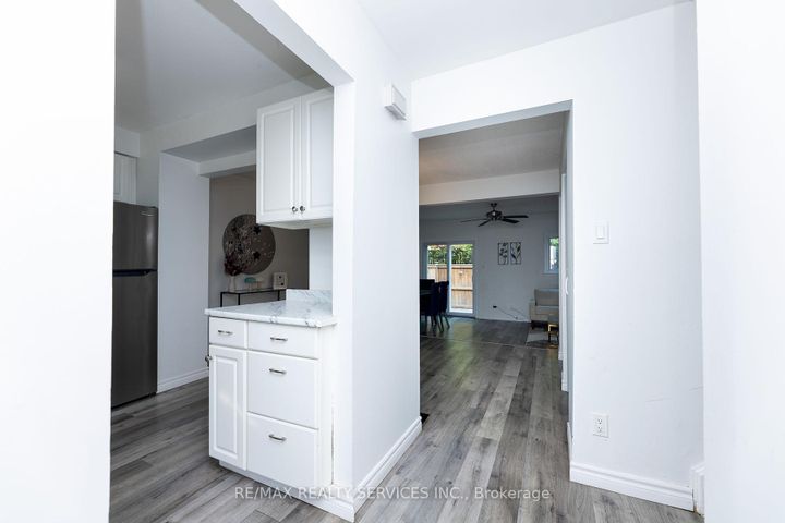 Photo 7 at Unit 3 - 1306 Guelph Line, Mountainside, Burlington