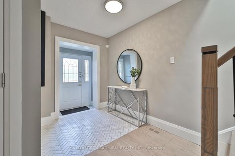 Photo 4 at 258 Mullen Drive, Brownridge, Vaughan