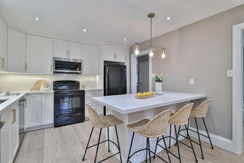 Photo 7 at 258 Mullen Drive, Brownridge, Vaughan