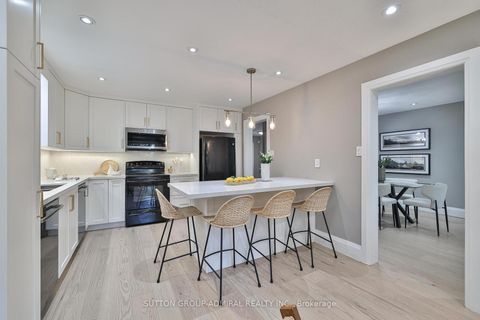 Photo 8 at 258 Mullen Drive, Brownridge, Vaughan