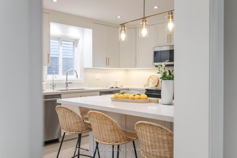Photo 9 at 258 Mullen Drive, Brownridge, Vaughan