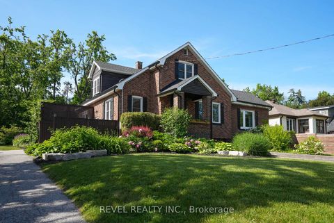 Photo 1 at 36 Dalton Street, City Centre, Barrie