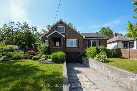 Photo 2 at 36 Dalton Street, City Centre, Barrie