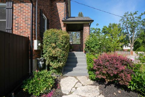 Photo 3 at 36 Dalton Street, City Centre, Barrie