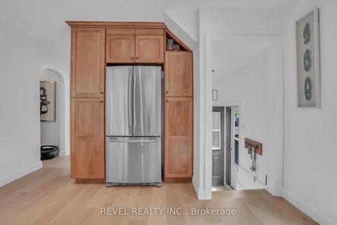 Photo 4 at 36 Dalton Street, City Centre, Barrie Photo 4 at 36 Dalton Street, City Centre, Barrie