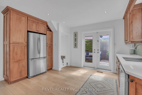 Photo 5 at 36 Dalton Street, City Centre, Barrie