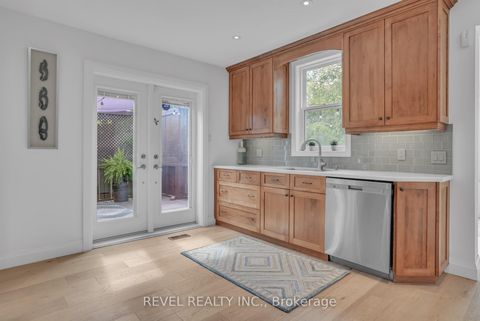 Photo 7 at 36 Dalton Street, City Centre, Barrie Photo 7 at 36 Dalton Street, City Centre, Barrie