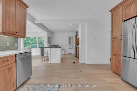 Photo 8 at 36 Dalton Street, City Centre, Barrie