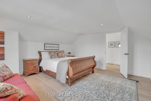 Photo 25 at 36 Dalton Street, City Centre, Barrie