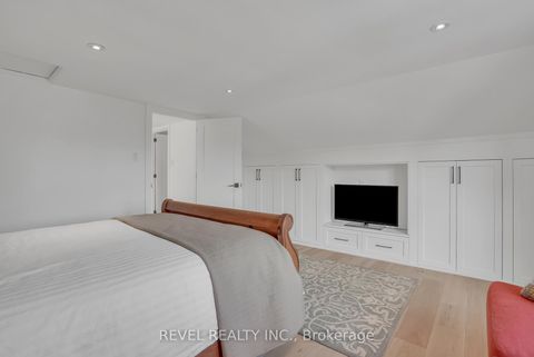 Photo 26 at 36 Dalton Street, City Centre, Barrie