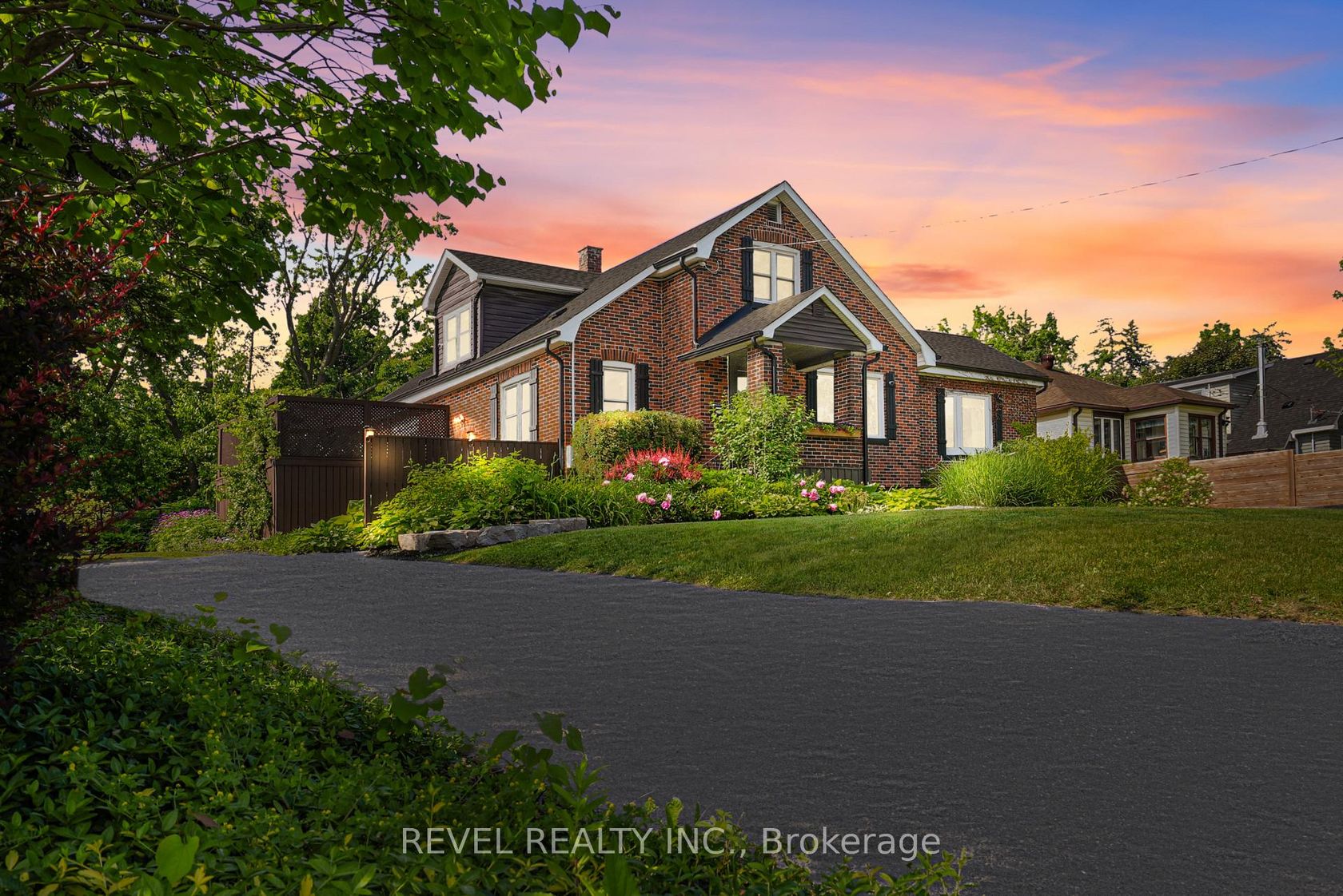 36 Dalton Street, City Centre, Barrie photo number 2 36 Dalton Street, City Centre, Barrie photo number 2