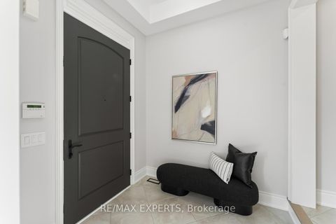 Photo 3 at 41 Annsleywood Court, Kleinburg, Vaughan
