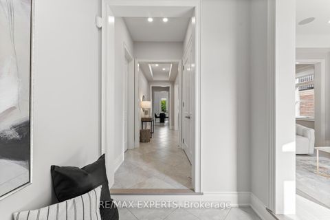 Photo 4 at 41 Annsleywood Court, Kleinburg, Vaughan