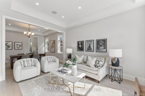 Photo 5 at 41 Annsleywood Court, Kleinburg, Vaughan