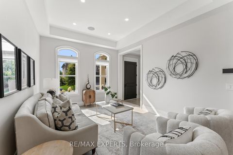 Photo 6 at 41 Annsleywood Court, Kleinburg, Vaughan