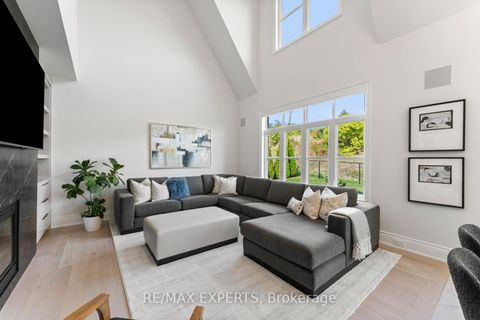 Photo 10 at 41 Annsleywood Court, Kleinburg, Vaughan