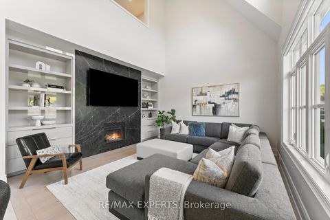 Photo 11 at 41 Annsleywood Court, Kleinburg, Vaughan