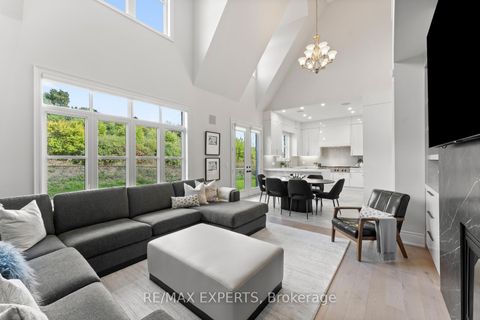 Photo 12 at 41 Annsleywood Court, Kleinburg, Vaughan