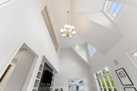 Photo 17 at 41 Annsleywood Court, Kleinburg, Vaughan