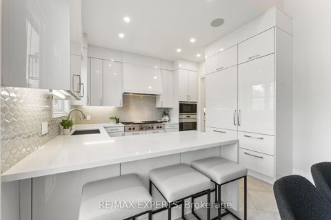 Photo 18 at 41 Annsleywood Court, Kleinburg, Vaughan
