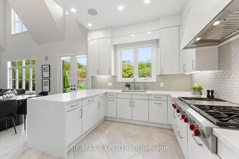Photo 20 at 41 Annsleywood Court, Kleinburg, Vaughan